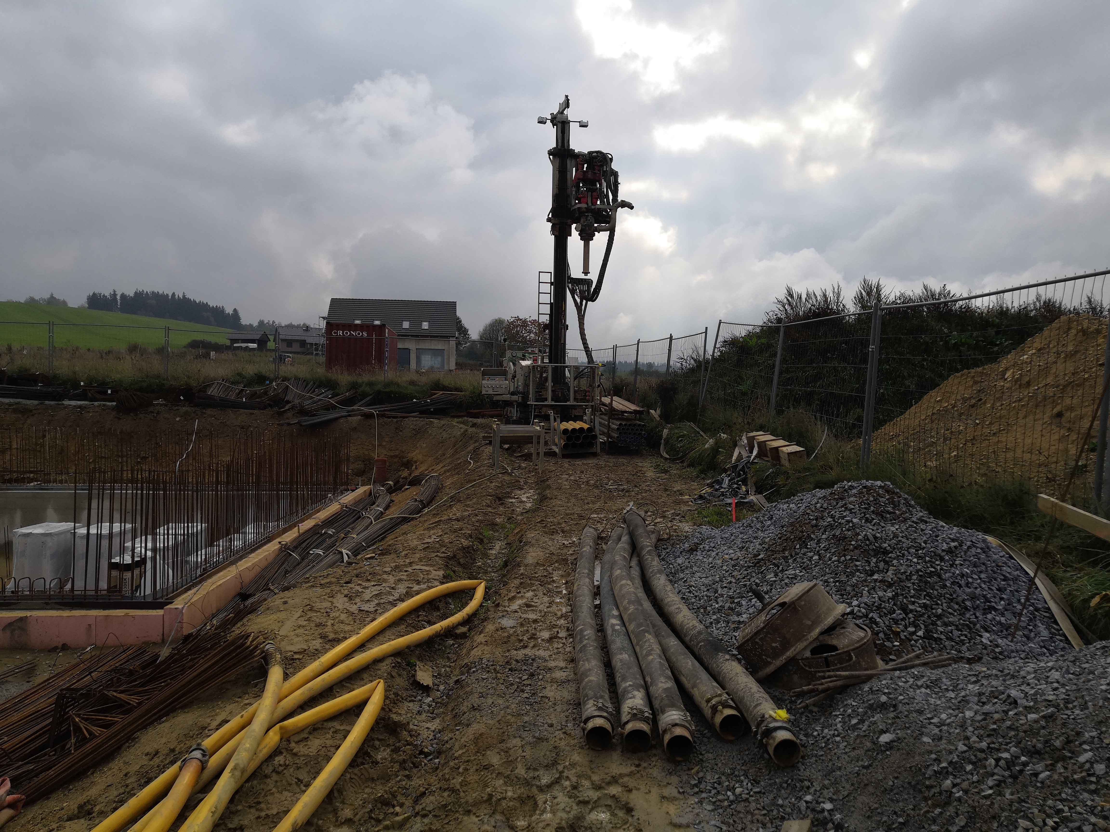 Vrty pro tepelné čerpadlo, Bytový dům Černá v Pošumaví