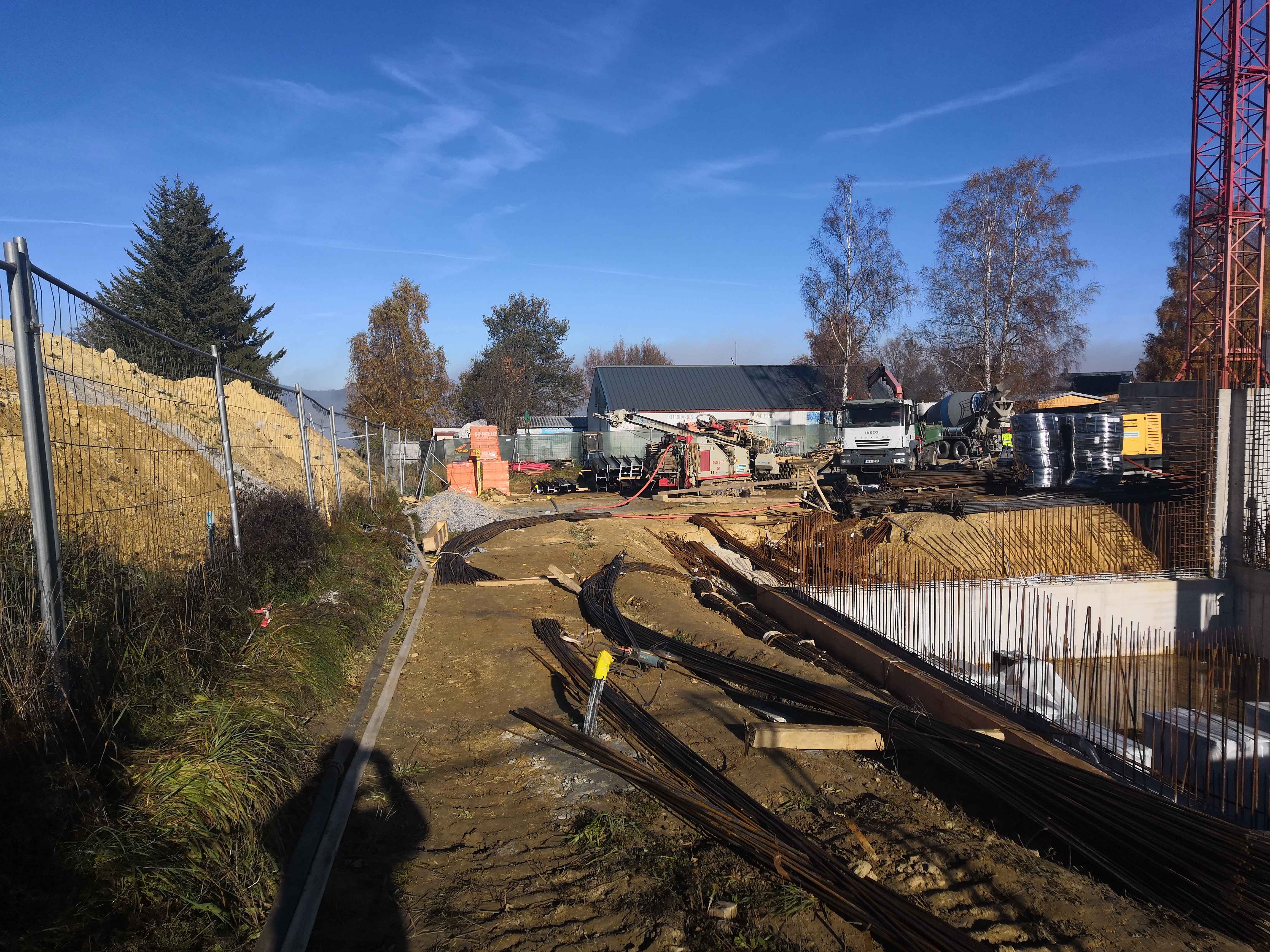 Vrty pro tepelné čerpadlo, Bytový dům Černá v Pošumaví