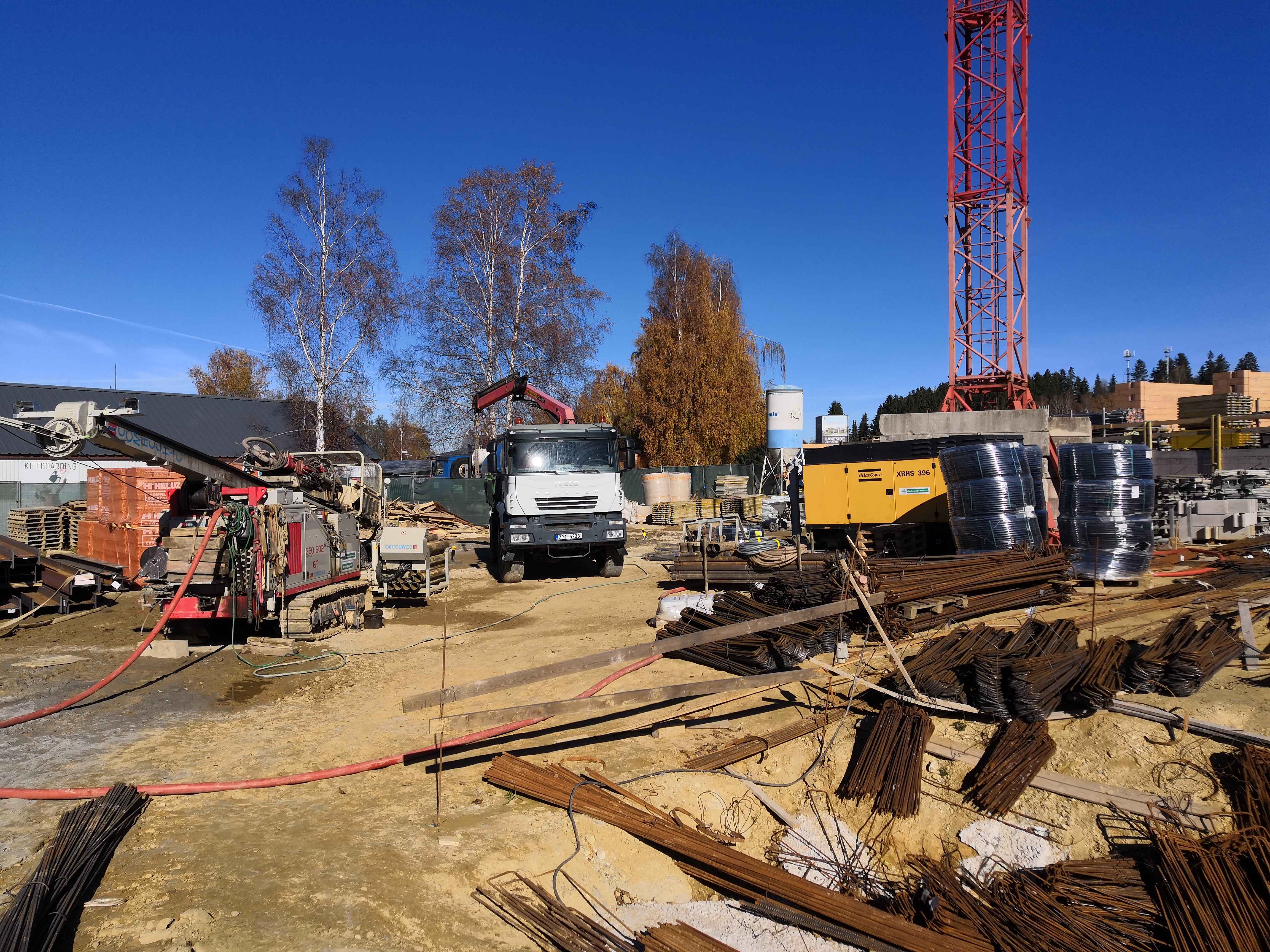Vrty pro tepelné čerpadlo, Bytový dům Černá v Pošumaví