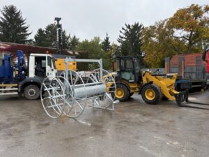 Nové vybavení – vrtná souprava, tahač, podvalník, nakladač